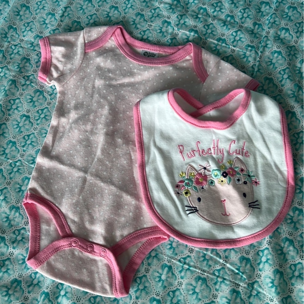 Baby Gear: Purfectly Cute Onesie w/ Bib